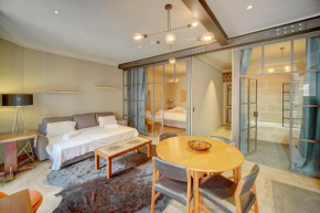 MMOGROOM - Industrial Style - Spacious - AC - Wifi- City Center